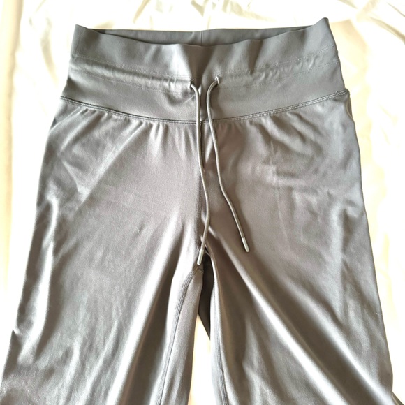 Vuori Daily Wideleg Full length Pants, Olive Green, Medium - Picture 6 of 9